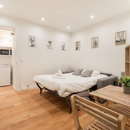 Charming Near Sacre-coeur باريس