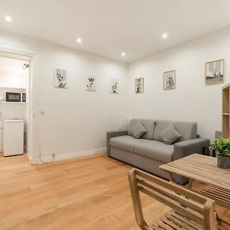 Charming Near Sacre-coeur * باريس